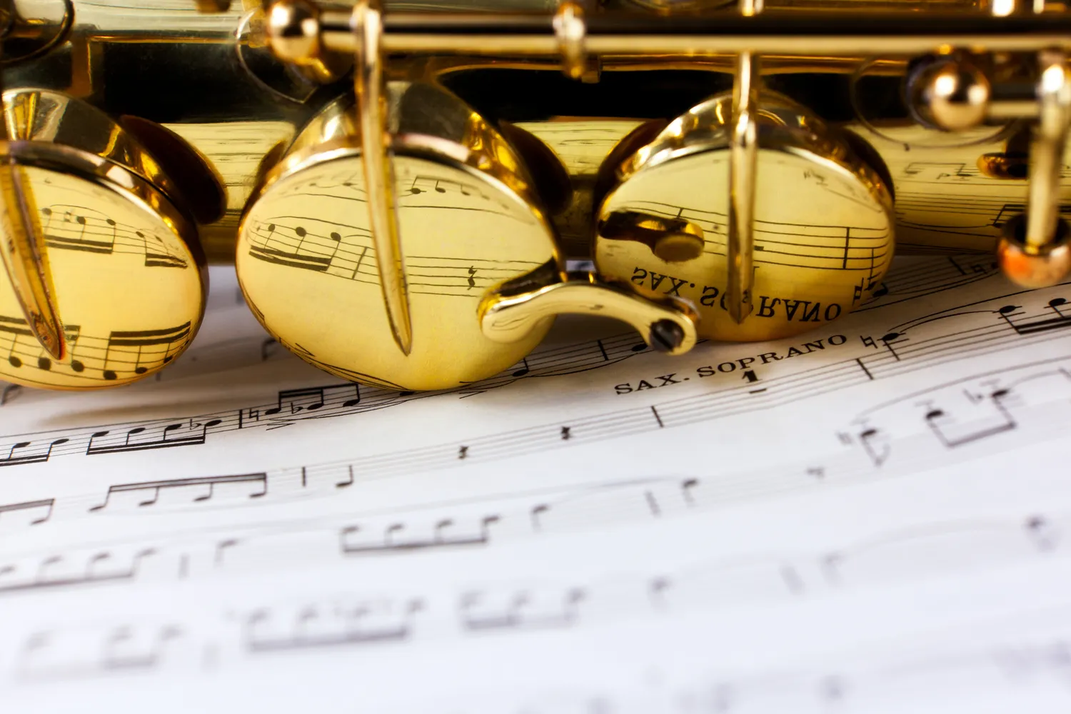 Saksofon tenorowy jak grać?